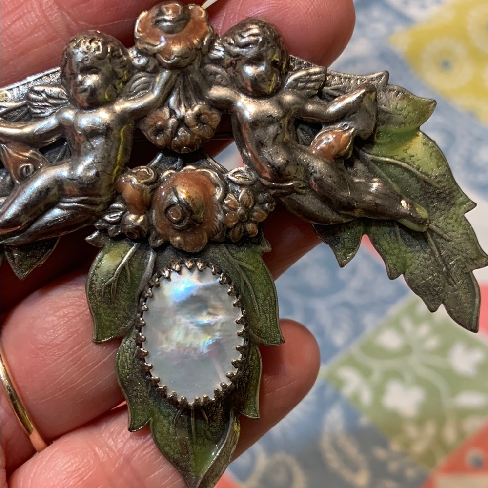 Vintage Brass Sadie Green Cherub Angel Floral Brooch with Mother of Pearl - Picture 11 of 13